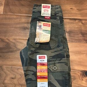 New Boys Wrangler Cargo Camo Pants Size 8 slim